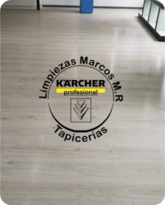 Limpieza de oficinas realizada por la empresa de Limpiezas Marcos MR.